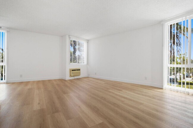 Primary Photo - 5403 West 8th Street