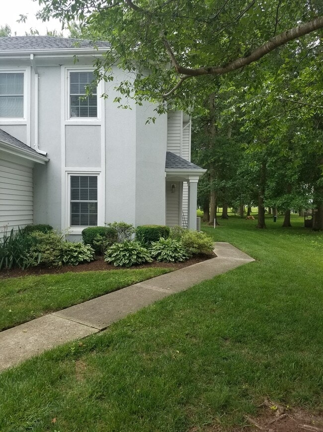 Building Photo - FANTASTIC TOWN HOME ON GREENBRIER FAIRWAYS GOLF COURSE!