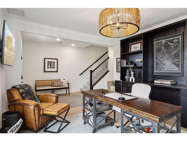 Building Photo - 870 Mount Curve Blvd