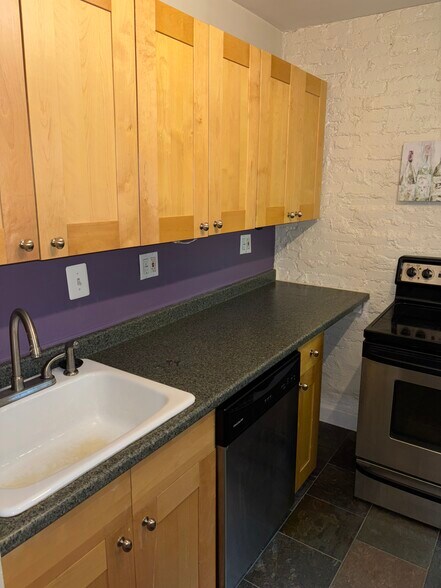 Building Photo - 2023 Brandywine St