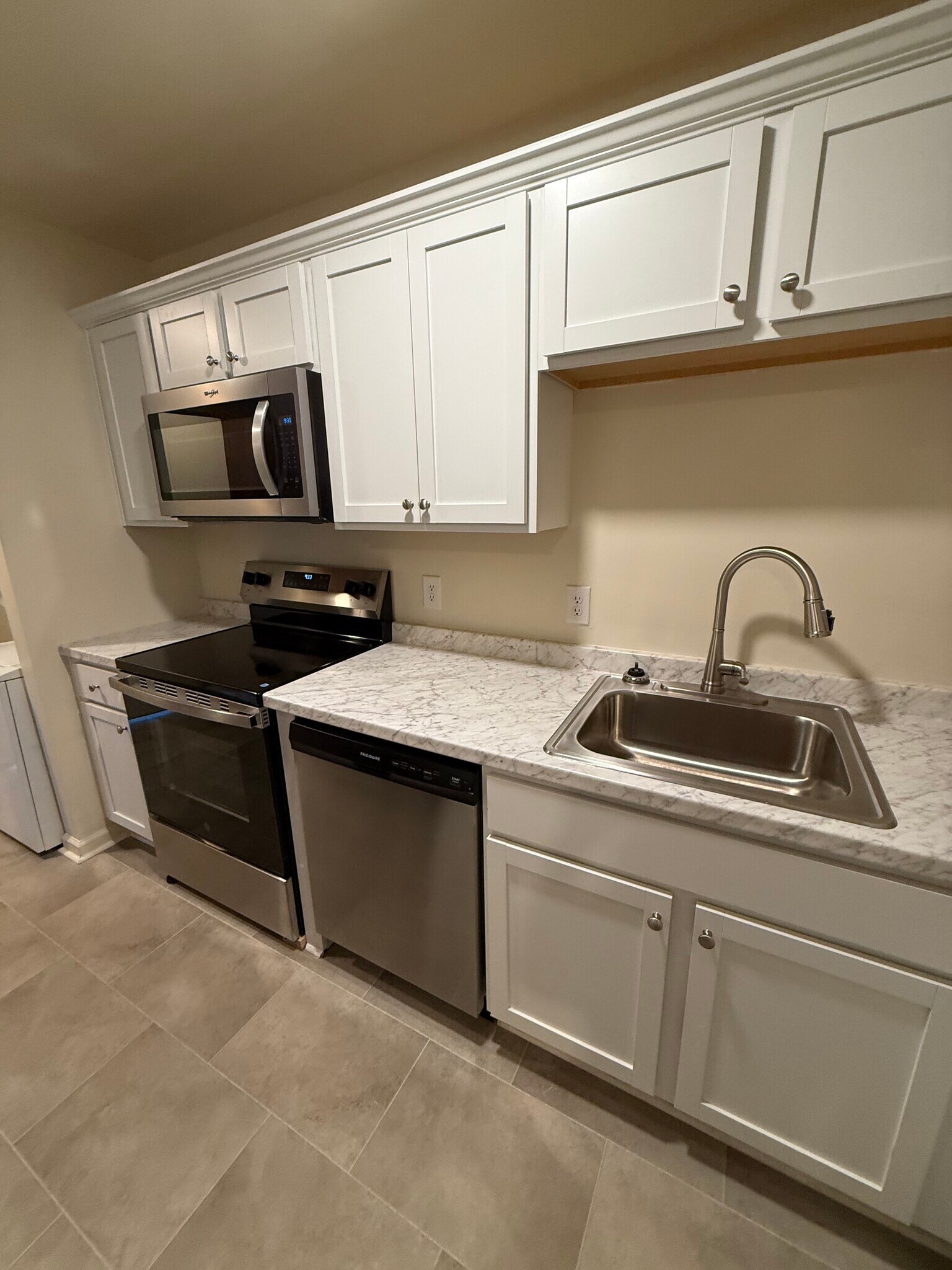 Building Photo - 586 Franklin St