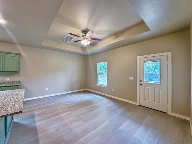 Building Photo - 412 N Bickford Ave