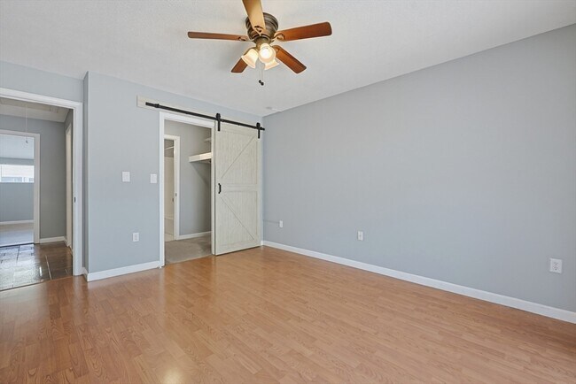 Building Photo - 167 Greenbrook Dr