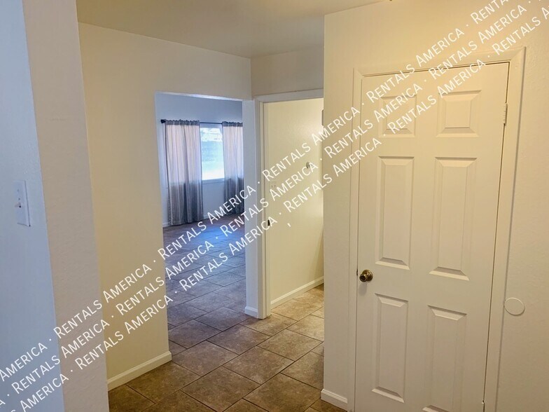 Building Photo - 2723 S Estrella Cir