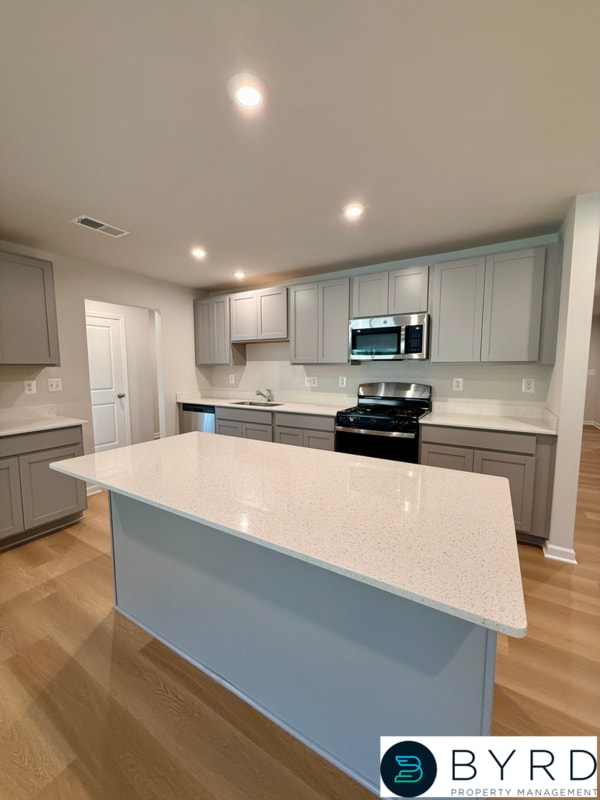 Building Photo - 421 Rivanna Hl Rd