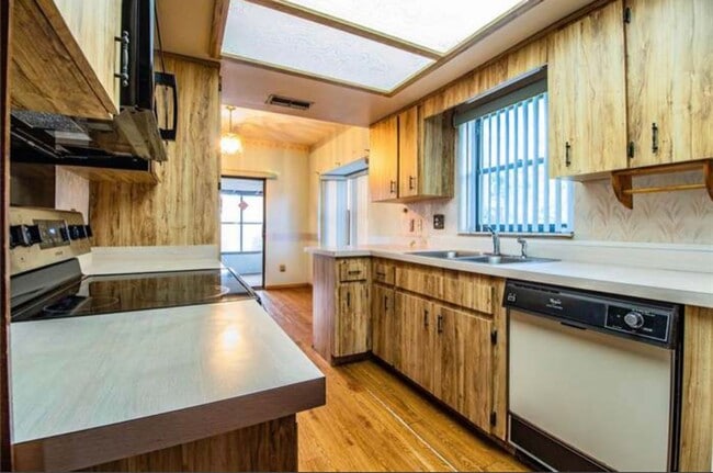 Building Photo - Northside Rental Home!