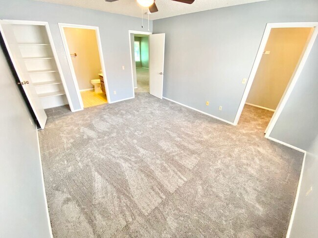 Building Photo - WESTSIDE CONDO!