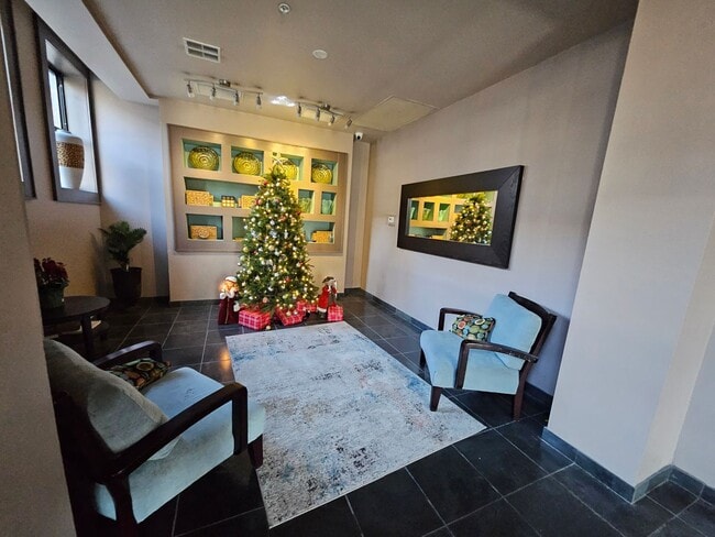 Building Photo - 700 New St