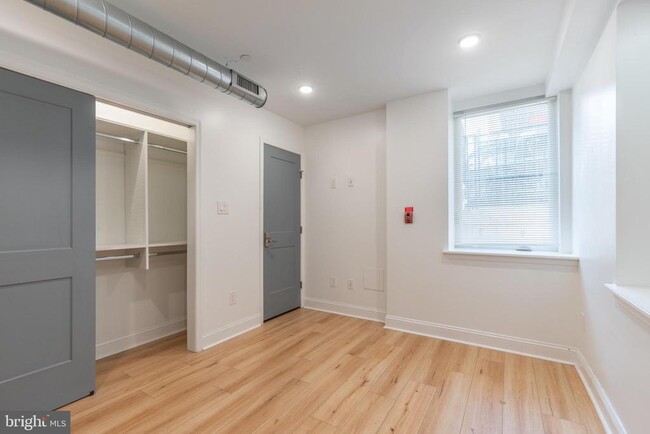 Building Photo - 1633 Swain St
