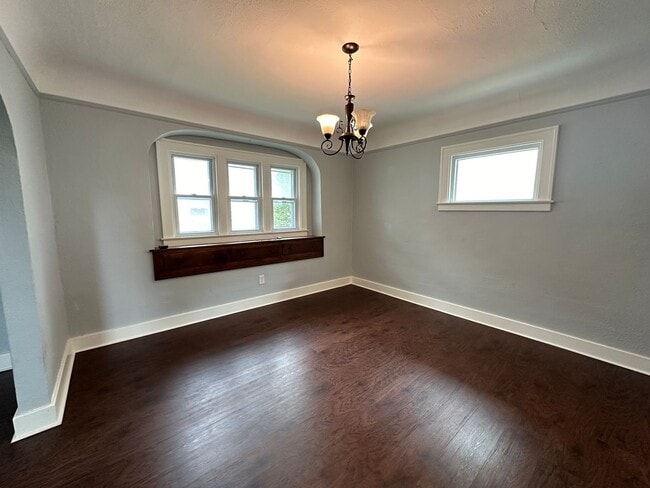 Building Photo - Adorable Three Bedroom Home with Central Air!