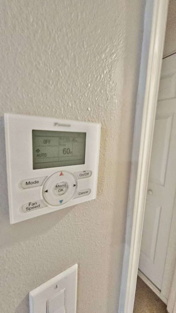 Building Photo - Charming 3 Bed 1.25 Bath Home in Skyway with a great view of Mt Rainier