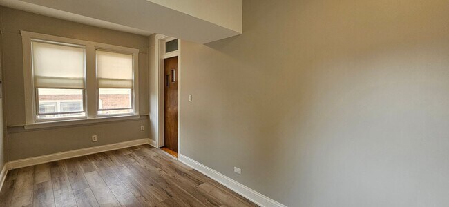 Building Photo - 3921 N Francisco Ave
