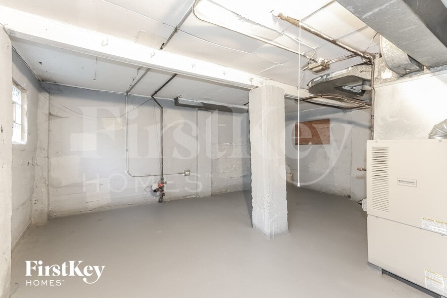 Building Photo - 425 Judson St