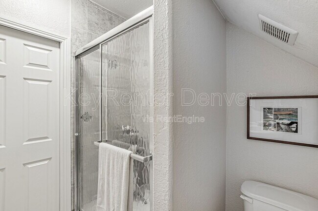 Building Photo - 3033 Welton St