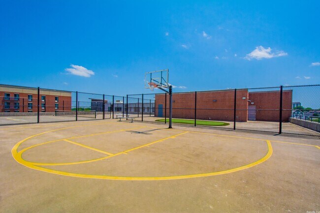 Building Photo - 315 Rock St