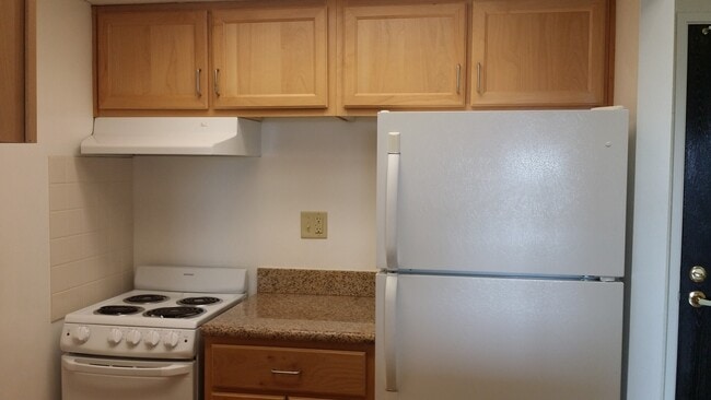 Building Photo - 1401 N Flower St