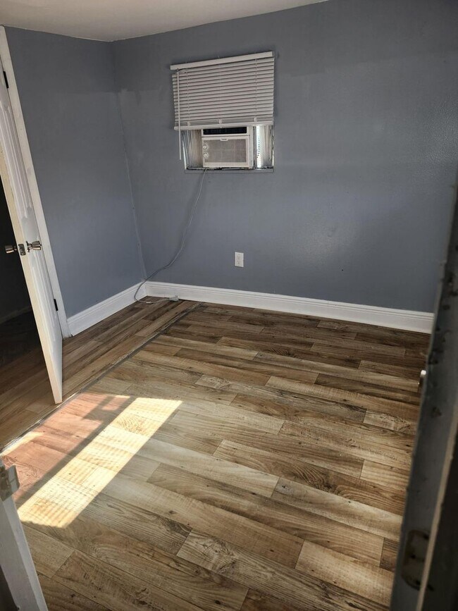 Building Photo - 1707 Reynolds Rd