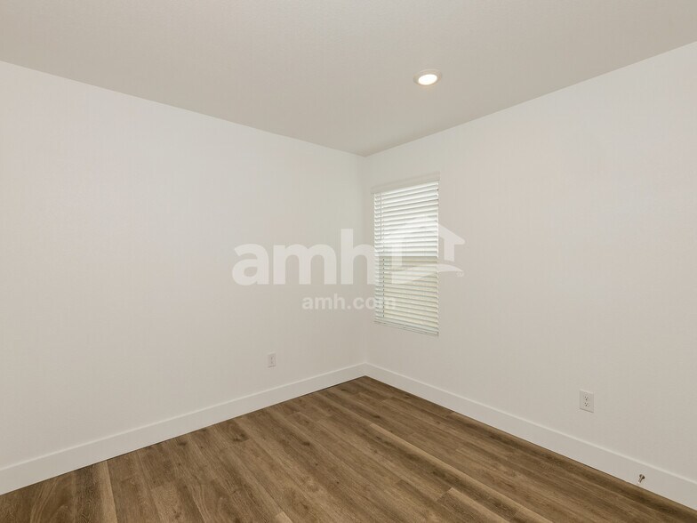 Building Photo - 9474 Aldersyde Dr