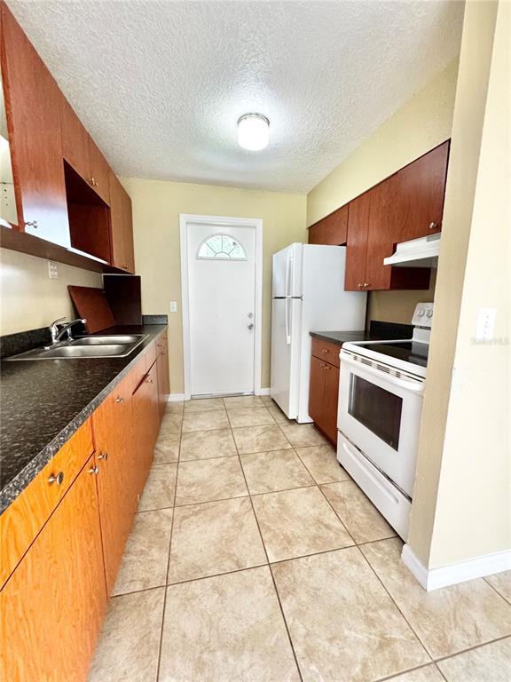 Building Photo - 2113 Bonneville Dr