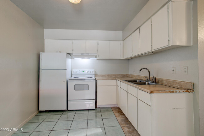 Building Photo - 7850 E Glenrosa Ave