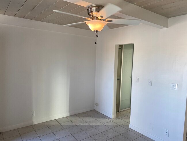 Building Photo - 3133 Kemper St