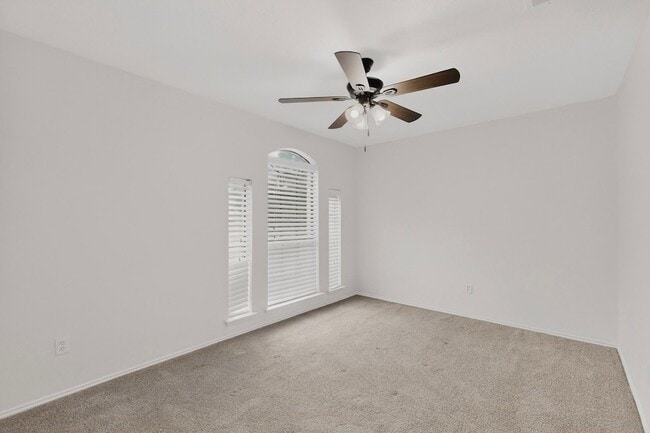 Building Photo - 817 Edmonton Dr