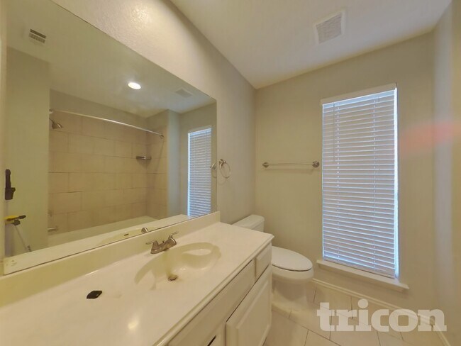 Building Photo - 2817 Laurel Hill Dr