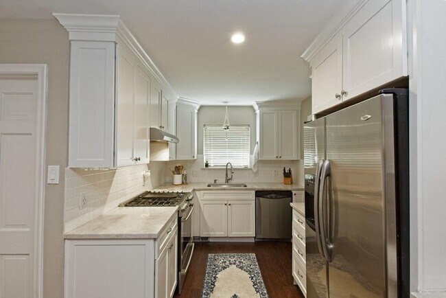 Building Photo - 1307 Glen Cove Dr