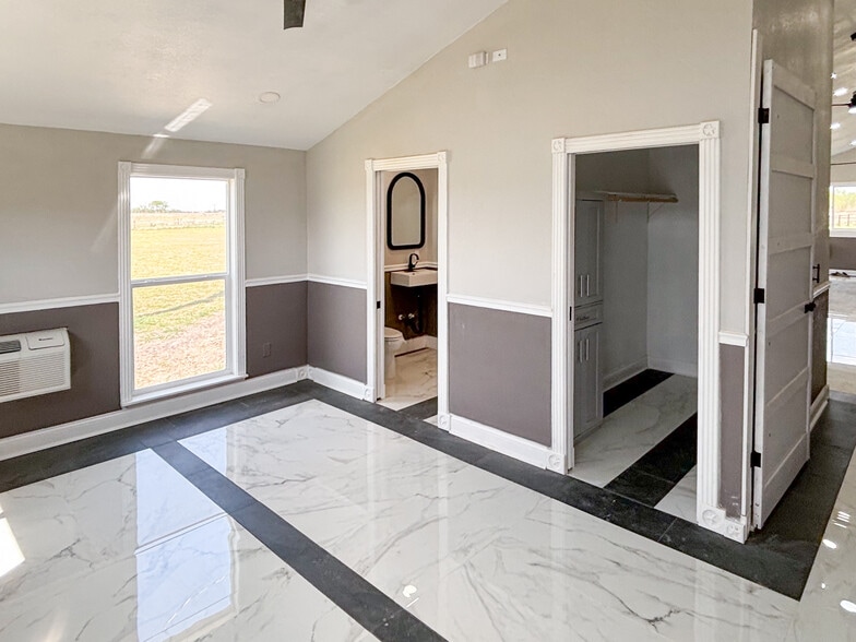 Building Photo - 465 County Road 180