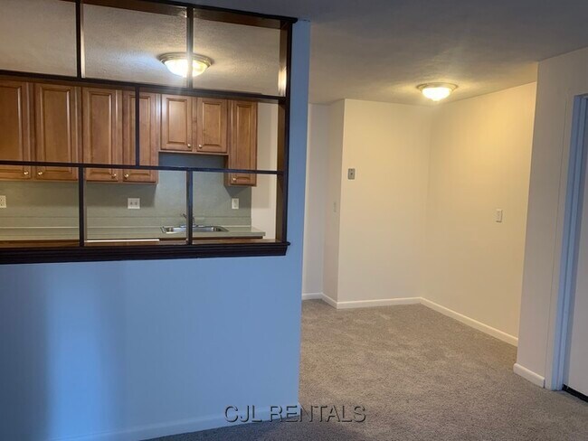 Building Photo - 5 Viking Ct