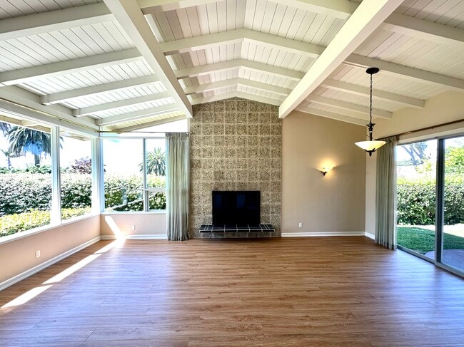 Building Photo - 1316 Granvia Altamira