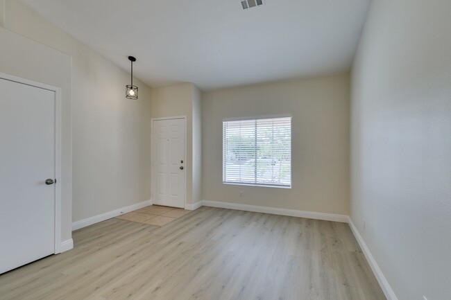 Building Photo - Gorgeous one story 3 bedroom 2 Bathroom Ho...