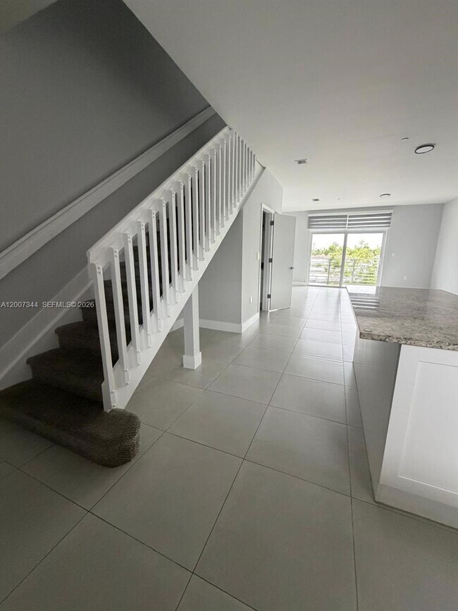 Building Photo - 381 E 50th St