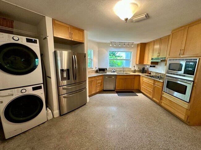 Building Photo - 212 Kings Lynn