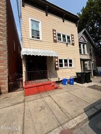 Building Photo - 413 9th St