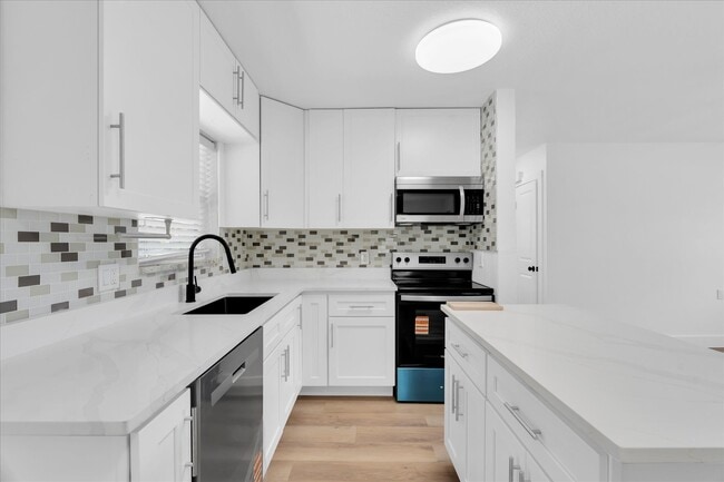 Building Photo - 8801 Sunlit Cove Dr NE
