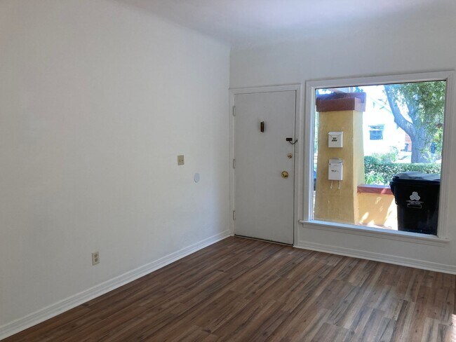 Building Photo - 1015 3/4-929 W Kensington Rd