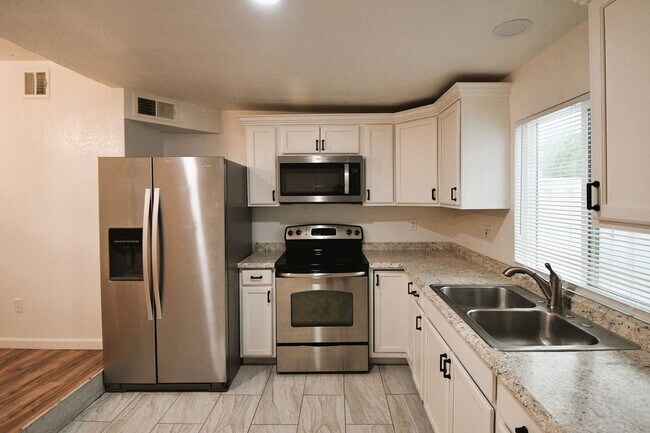 Building Photo - 3107 W Granada Rd