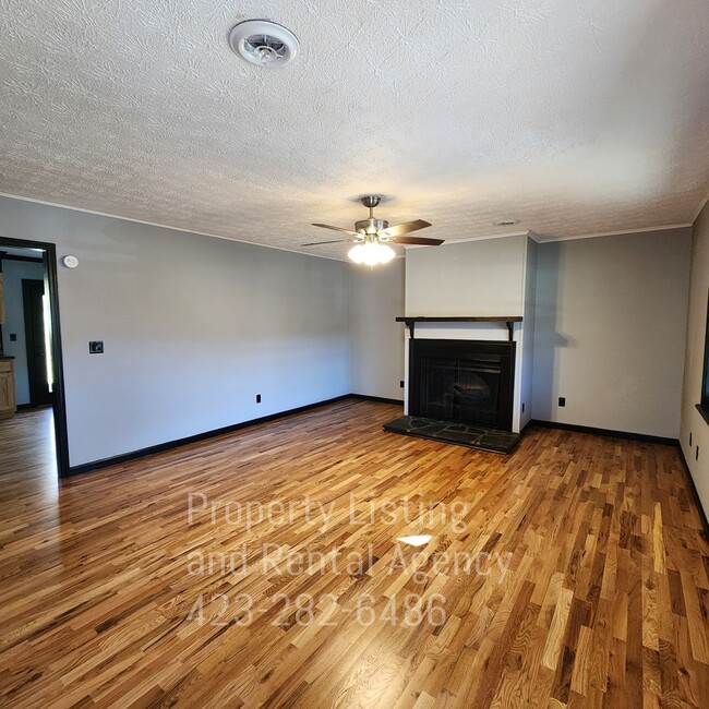 Building Photo - One story home, Elizabethton, 4 Bedrooms