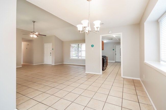 Building Photo - 10930 Rosewood Ct