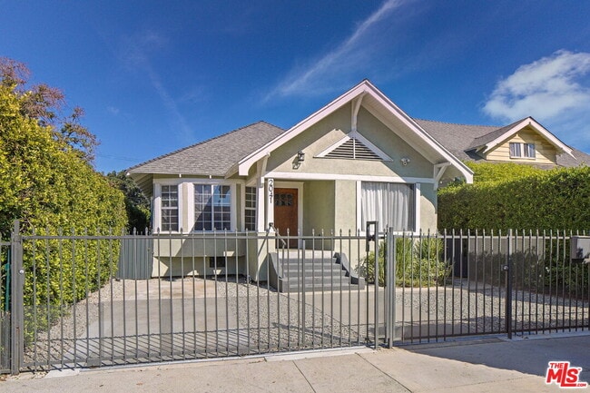 Primary Photo - 2041 W 31st St