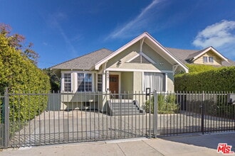 Building Photo - 2041 W 31st St