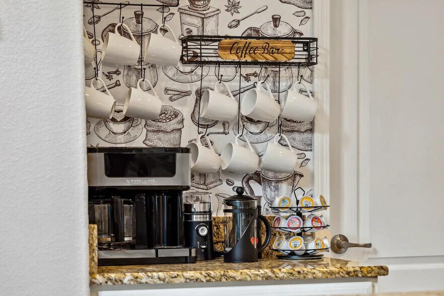 Building Photo - 8964 Bismarck Palm Rd