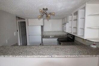 Building Photo - 805 Paisley Dr