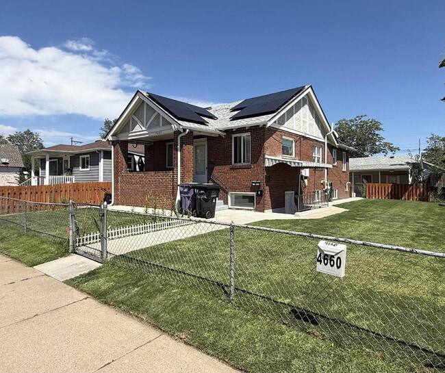 Building Photo - AVAILABLE NOW!  Chic Urban Studio in the heart of Denver!