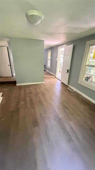 Building Photo - 130 Piersol Ave