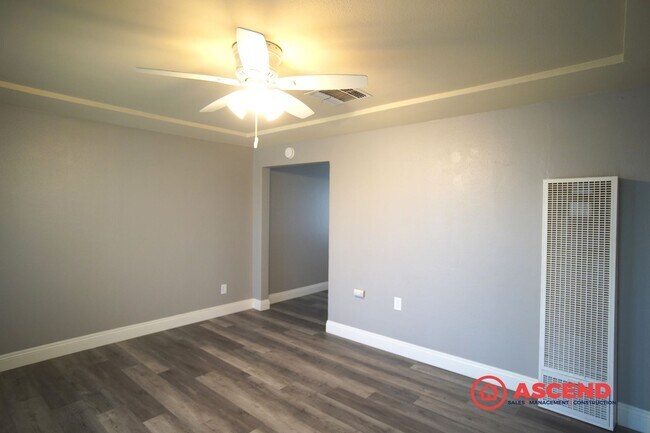 Building Photo - 1318-1320 El Tejon Ave