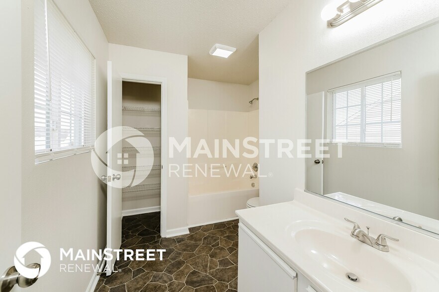 Building Photo - 1703 Shorewell Dr