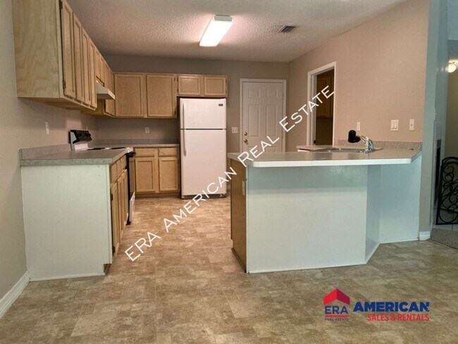Building Photo - 2365 Hemlock Dr