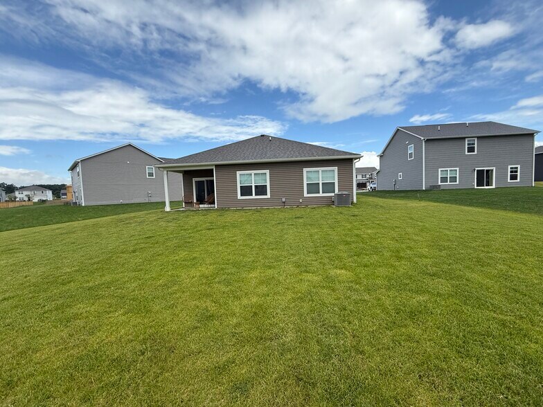 Building Photo - 37 Sunbeam Ct